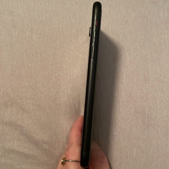 Sprint iPhone XR. Still works under T-MOBILE. - Picture 4 of 4